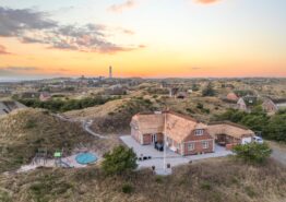 Strandnahes Reetdachhaus mit Sauna und Kaminofen