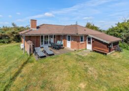 Strandnahes Ferienhaus mit Kaminofen und Sauna