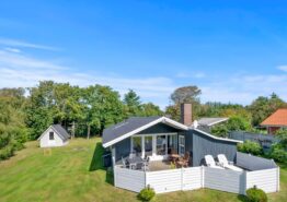 Hyggeligt sommerhus til 6 personer – 550 meter fra stranden