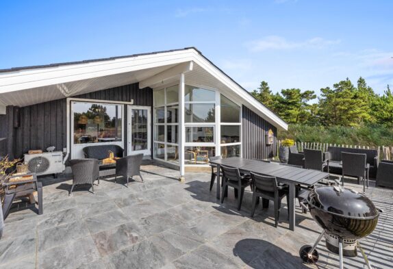 Hyggeligt sommerhus med spa og sauna i Blåvand