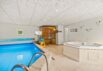 Stråtækt aktivitetshus med pool, spa og sauna i Blåvand (billede 2)