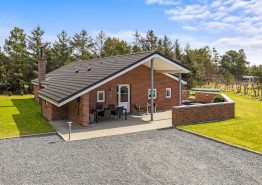 Familievenligt sommerhus med pool og infrarødsauna til 8 personer