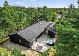 Modernes Ferienhaus für 10 Personen mit Pool und Outdoor-Sauna