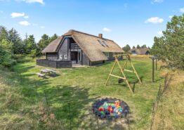 Großes Aktivitätsferienhaus für 14 Personen in Blåvand. Kat. nr.:  60487, Sandtoftevej 38B;