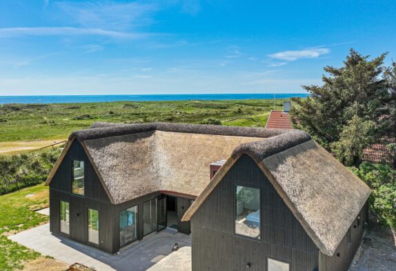 5 Sterne Ferienhaus mit Pool und Whirlpool – nur 150 m zum Meer