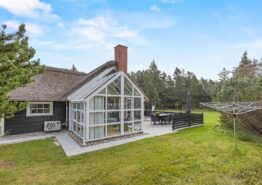 Stråtækt ferieidyl renoveret i 2023. Kat. nr.:  60531, Hedetoftvej 9C;
