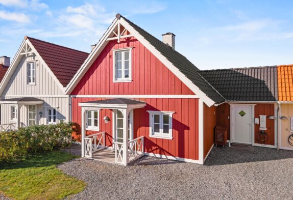 Hyggeligt træhus tæt på Blåvand by og strand med både spa og sauna