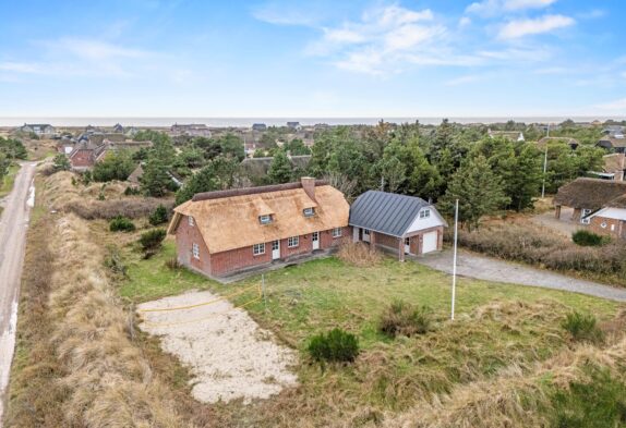 Reetdach-Sommerhaus in Blåvand, 350m zum Strand