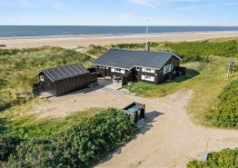 Ferienhaus mit Meerblick, nur 10 Meter bis zum Strand. Kat. nr.:  60598, Lille Strandvej 18;