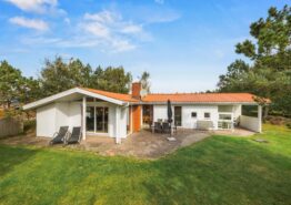 Familievenligt sommerhus med brændeovn og sauna. Kat. nr.:  60606, Hedetoftvej 146;