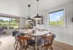 Lyst og familievenligt sommerhus med have og trampolin (billede 9)
