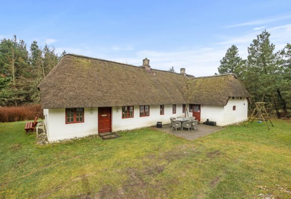 Go’, gammeldaws hygge i fint, stråtækt sommerhus