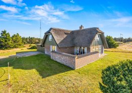 Ferienhaus mit Reetdach und Holzofen in Blåvand. Kat. nr.:  60670, Ingridsvej 7;