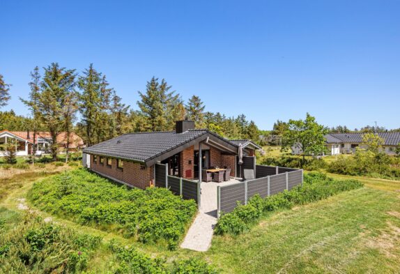 Ferienhaus auf großem Naturgrundstück in Blåvand