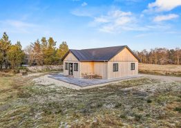Dejligt, lyst sommerhus på naturgrund i Blåvand. Kat. nr.:  60704, Hedetoftvej 39A;