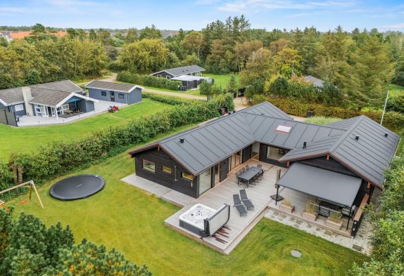 Ferienhausidylle im Herzen von Blåvand in einem modernen Haus für 10 Personen