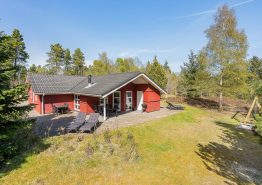 Hyggeligt sommerhus med spabad og sauna i Ho