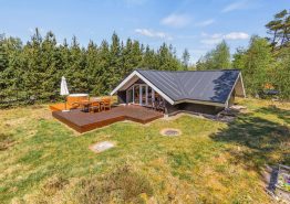 Hyggeligt feriehus med ugeneret beliggenhed og vildmarksbad
