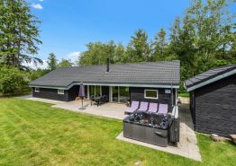 Aktivitätshaus mit Whirlpool, Sauna und Ladestation für E-Autos