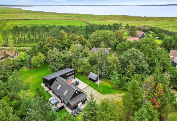 Tolles Ferienhaus mit Aktivitätsraum und Außen Whirlpool in Ho