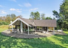 Roligt beliggende sommerhus med spa og sauna. Kat. nr.:  61125, Hedevej 34;