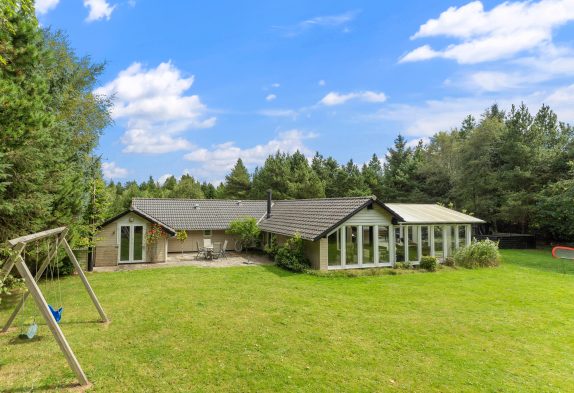 Ferienhaus mit Whirlpool und Wintergarten in ungestörter Umgebung