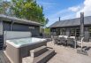 Modernes Wellness-Poolhaus mit Aussenwhirlpool und Sauna in Ho (Bild  43)