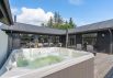 Modernes Wellness-Poolhaus mit Aussenwhirlpool und Sauna in Ho (Bild  44)