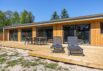 Smukt og gennemført feriehus i moderne nordisk stil (billede 1)
