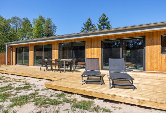 Smukt og gennemført feriehus i moderne nordisk stil