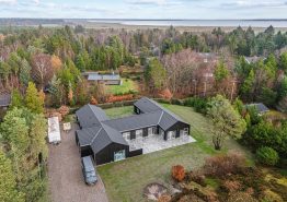 Stor drømmebolig i Ho med swimmingpool, spaer, sauna og udebruser. Kat. nr.:  61164, Tværvænget 3;