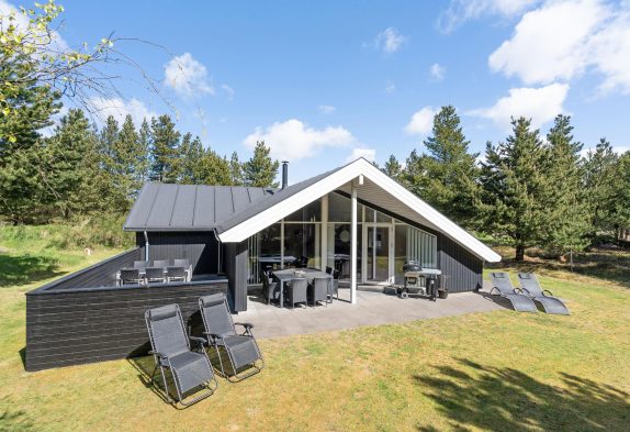 Gepflegtes Sommerhaus in Ho bei Blåvand, Sauna und Whirlpool