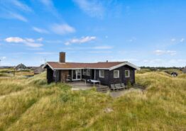 Charmerende sommerhus med skønne terrasser