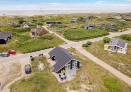 Dejligt sommerhus til 4 personer – blot 200 meter fra Rindby Strand