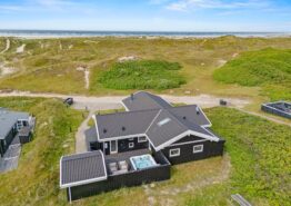 Dejligt feriehus med sauna og udespa – 450 meter fra stranden i Rindby