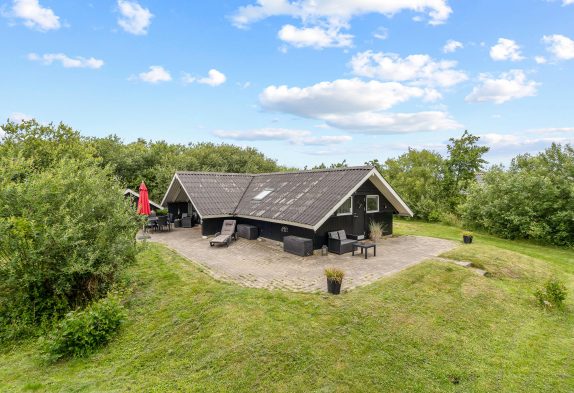 Charmerende feriehus med brændeovn til 6 personer i Rindby
