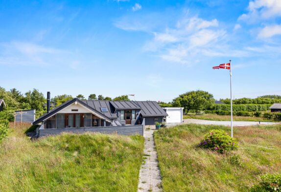 Klassisk sommerhus med brændeovn til 6 personer og hund