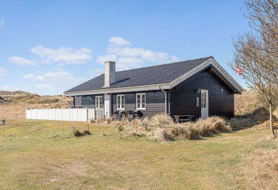 Gepflegtes, strandnahes Sommerhaus mit Sauna in Sønderho; 1 Hund