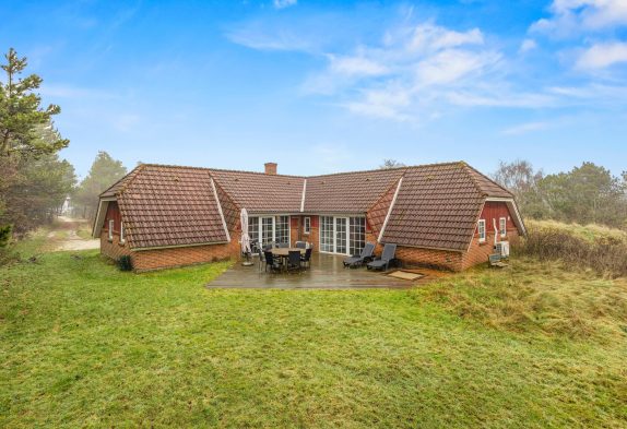 Rummeligt aktivitetshus i Sønderho med plads til 10 personer