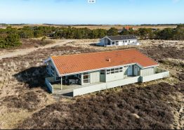 Charmerende sommerhus i Søndervig med lukket terrasse. Kat. nr.:  , 