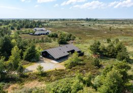Hyggeligt sommerhus med panoramaudsigt, spa og sauna – hund tilladt