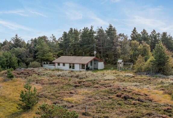 Ugenert sommerhus på stor naturgrund på Rømø