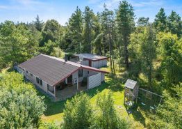 Ugenert sommerhus på stor naturgrund på Rømø