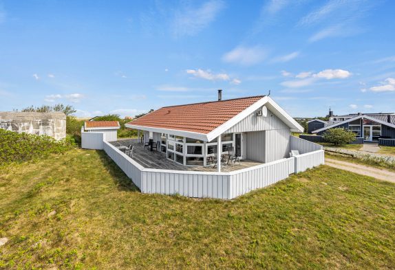 Strandnahes Ferienhaus mit Sauna und Whirlpool in Lakolk