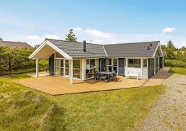 Lichtdurchflutetes Ferienhaus mit Whirlpool, Sauna und Terrasse