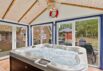 Charmerende stråtækt sommerhus med spabad, sauna og udestue (billede 17)