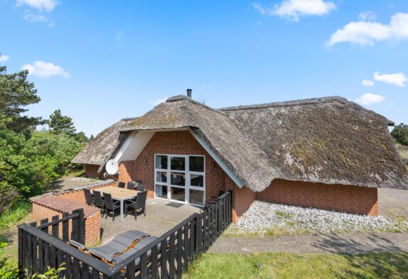 Stråtækt hus med spa og sauna tæt på Vadehavet