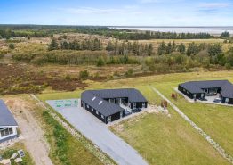 Modernes Poolhaus mit Whirlpool für 18 Personen