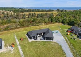 Modernes Ferienhaus für 18 Personen mit Pool und 3 Badezimmer