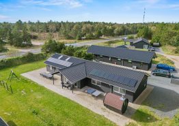 Elegantes Poolhaus mit Außensauna im Havnebyvej 241mit grossen Aktivitetsraum.